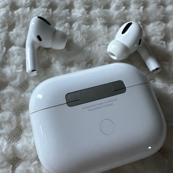 Apple Airpods Pro - Picture 3 of 6